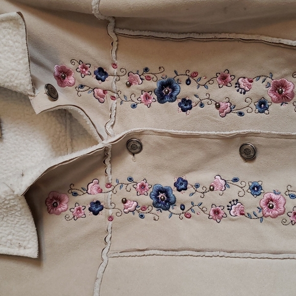 Cream colored Jacket with embroidered flowers down front. - Picture 2 of 4